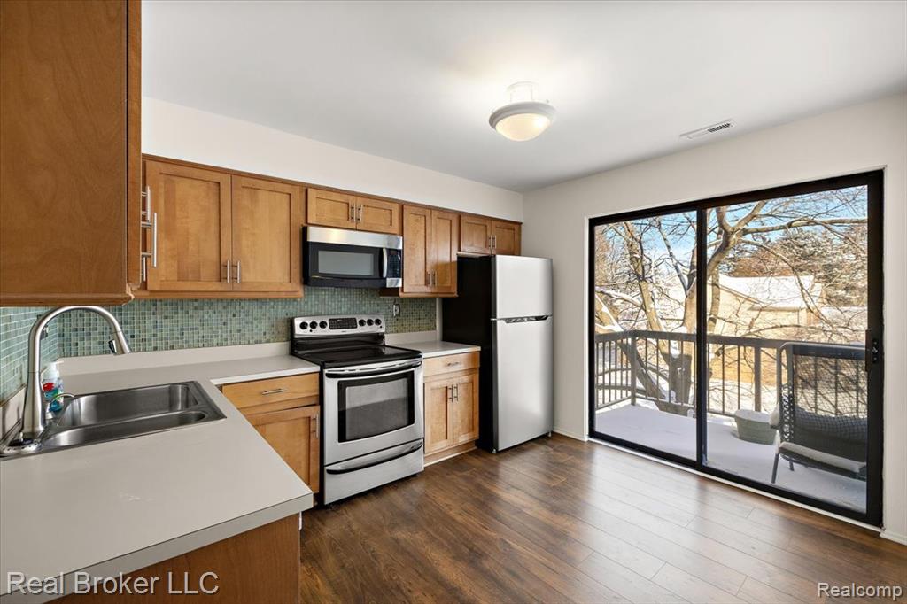 36952 Ridgedale Court, Farmington, MI 48331 — Photo 14