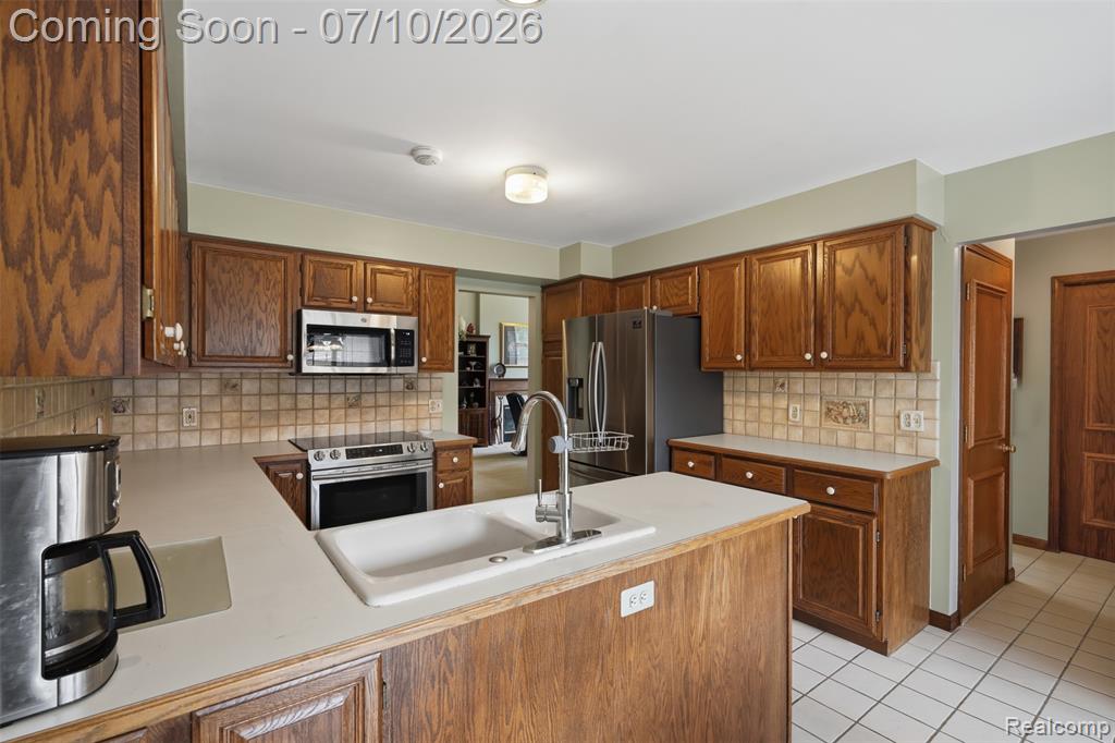 42675 Christina Drive, Sterling Heights, MI 48313 — Photo 15