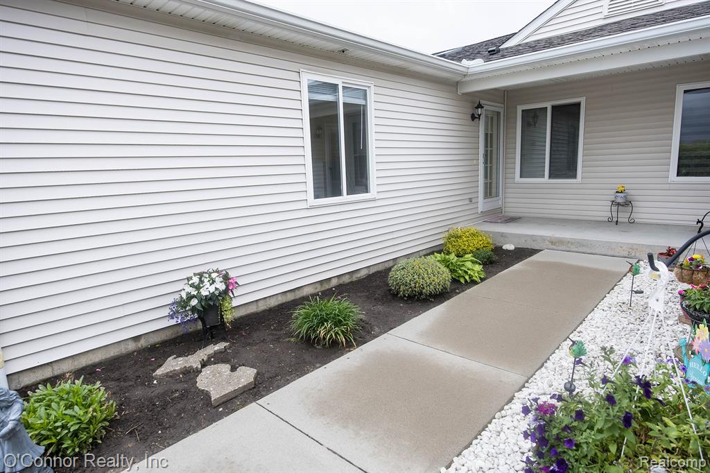 828 Crystal Lane, Marysville, MI 48040 — Photo 29