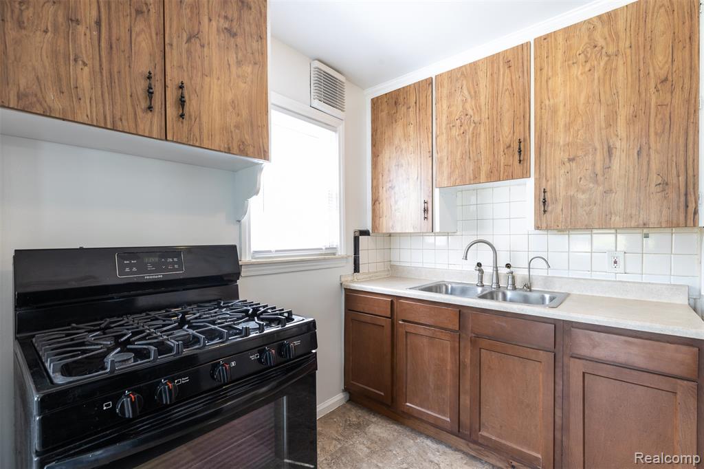 613 Riverbank Street, Lincoln Park, MI 48146 — Photo 10