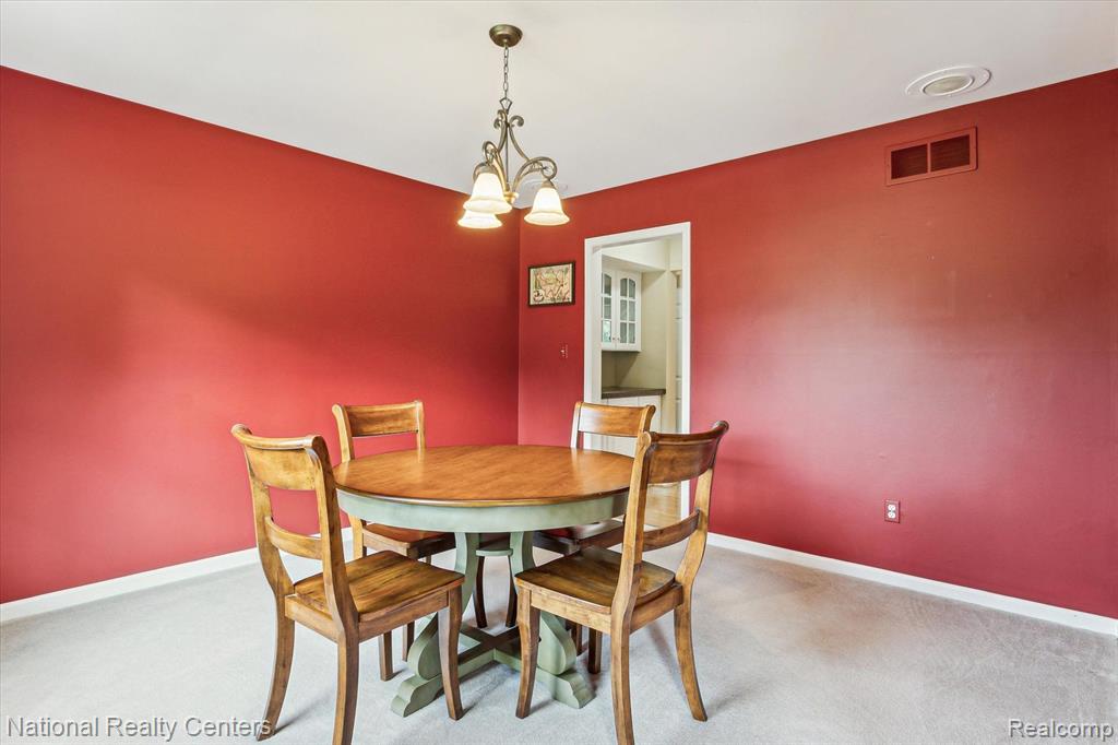 42372 COTSWOLD Court, Northville, MI 48168 — Photo 32