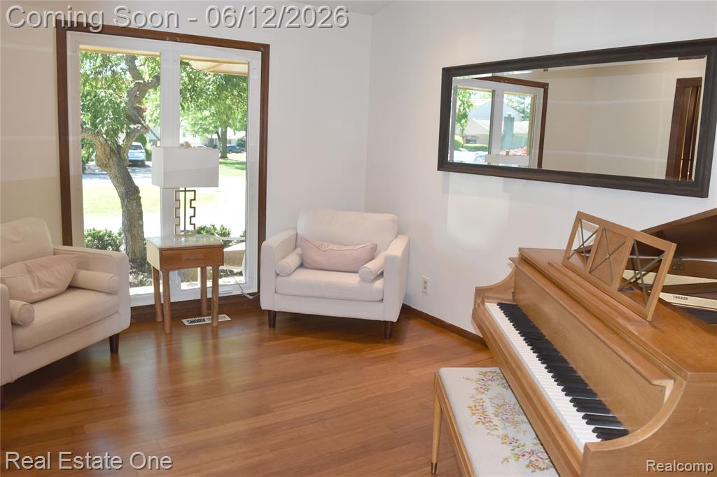 5324 Greenbriar Drive, West Bloomfield, MI 48323 — Photo 8