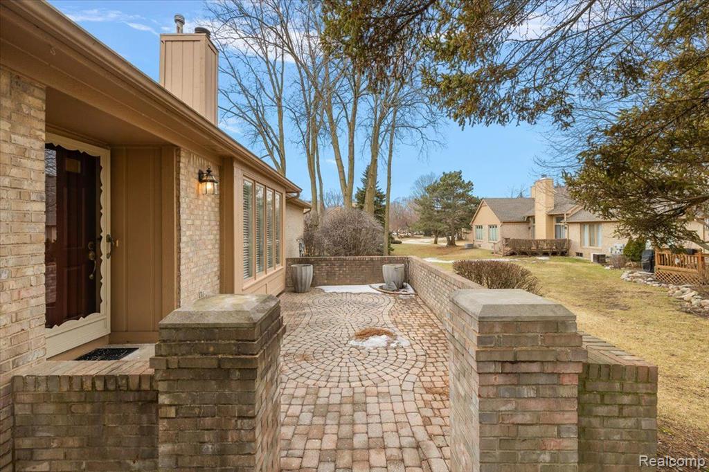 5853 Dawn Ridge Drive, Troy, MI 48098 — Photo 5