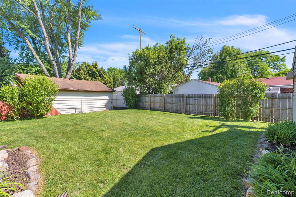 26637 Clairview Drive, Dearborn Heights, MI 48127 — Photo 42