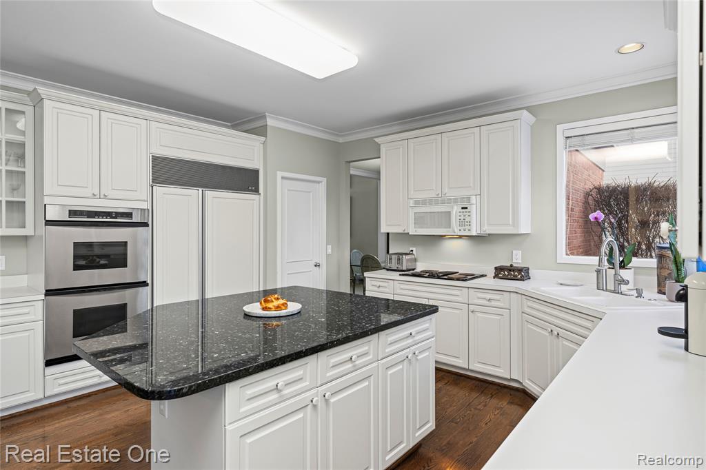 5087 Village Place Court, West Bloomfield, MI — Photo 12