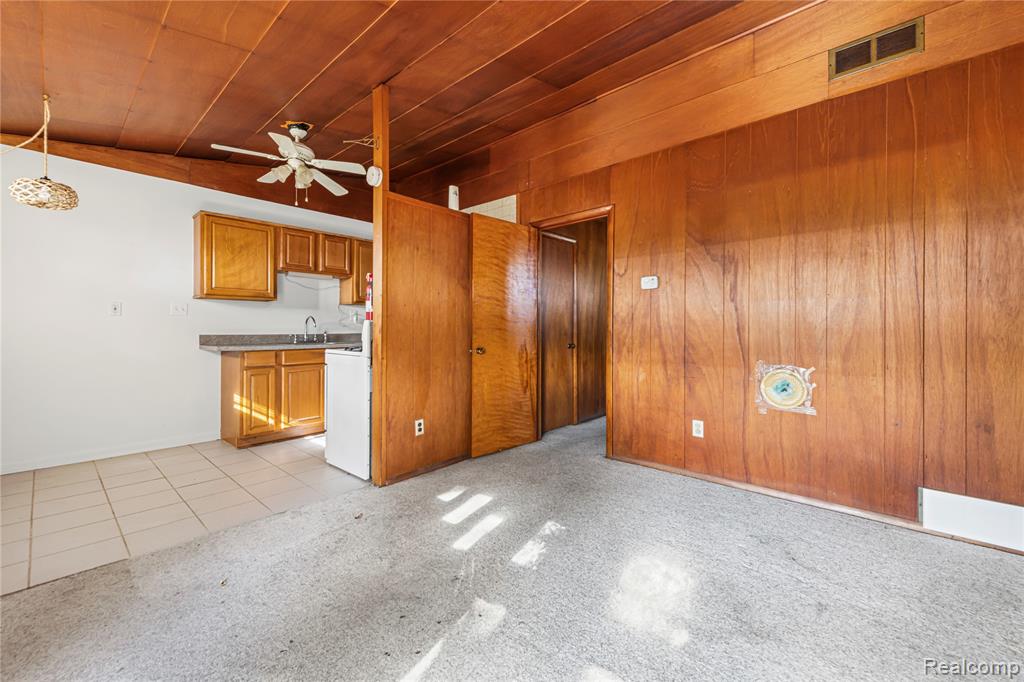 18676 Vreeland Road, Woodhaven, MI 48183 — Photo 30