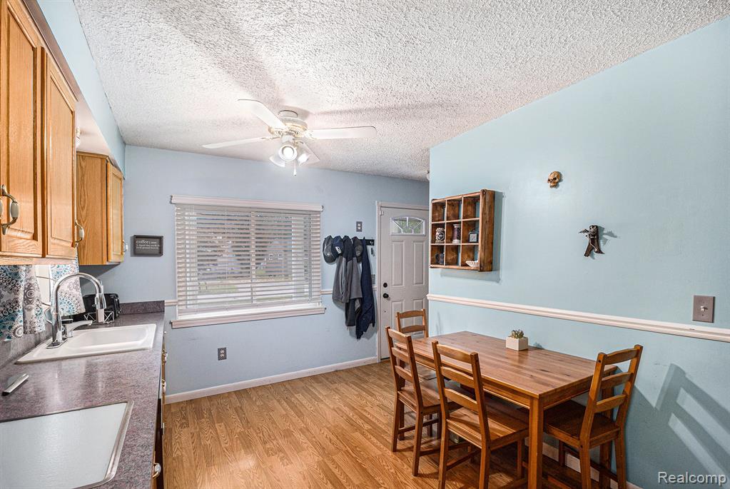 5524 Aylesbury Drive, Waterford, MI 48327 — Photo 7