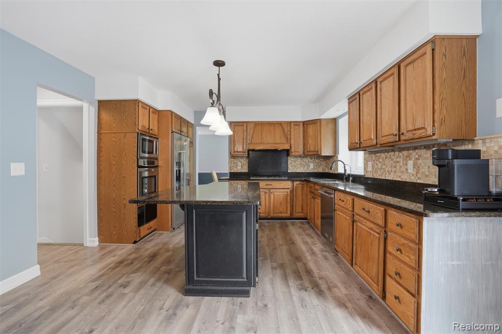 8876 Wintercove Drive, Commerce Twp, MI 48382 — Photo 27