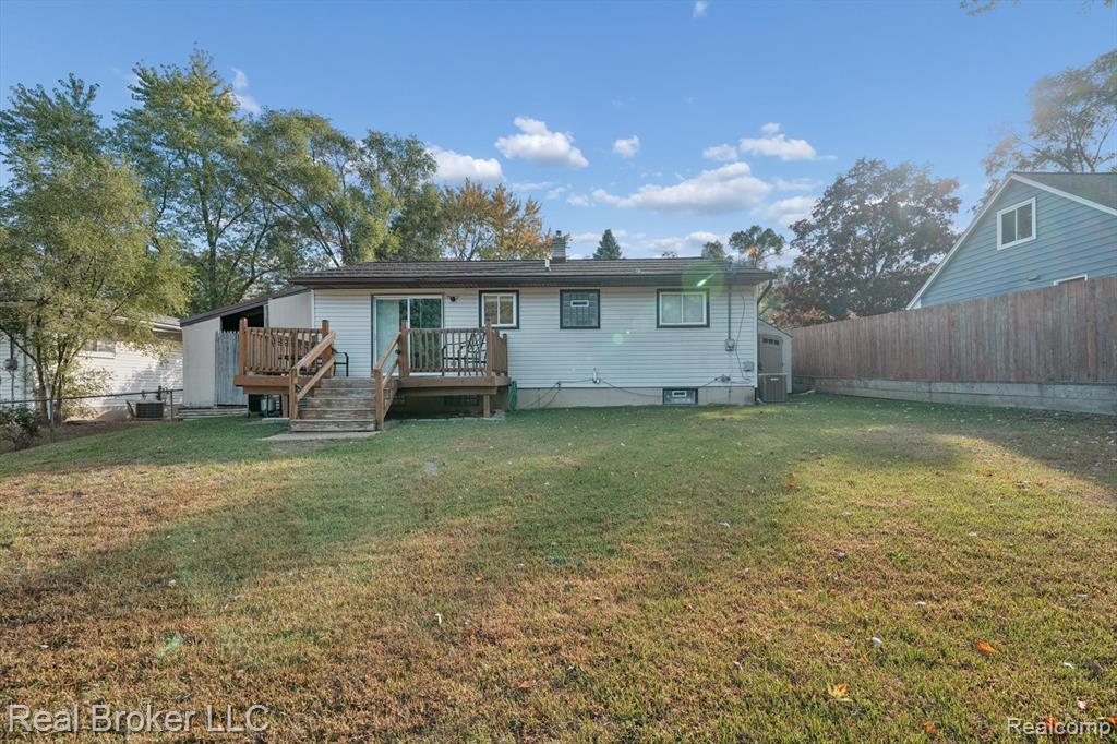 694 Ferndale Avenue, Lake Orion, MI 48362 — Photo 13