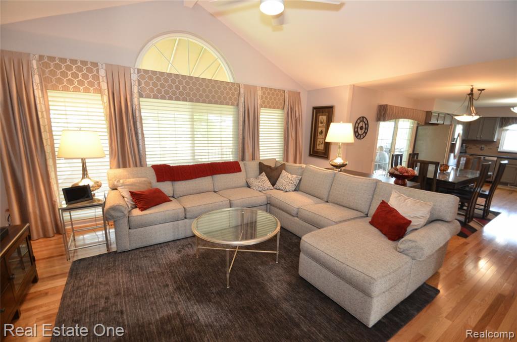 2092 Westview Court, Orion, MI — Photo 7