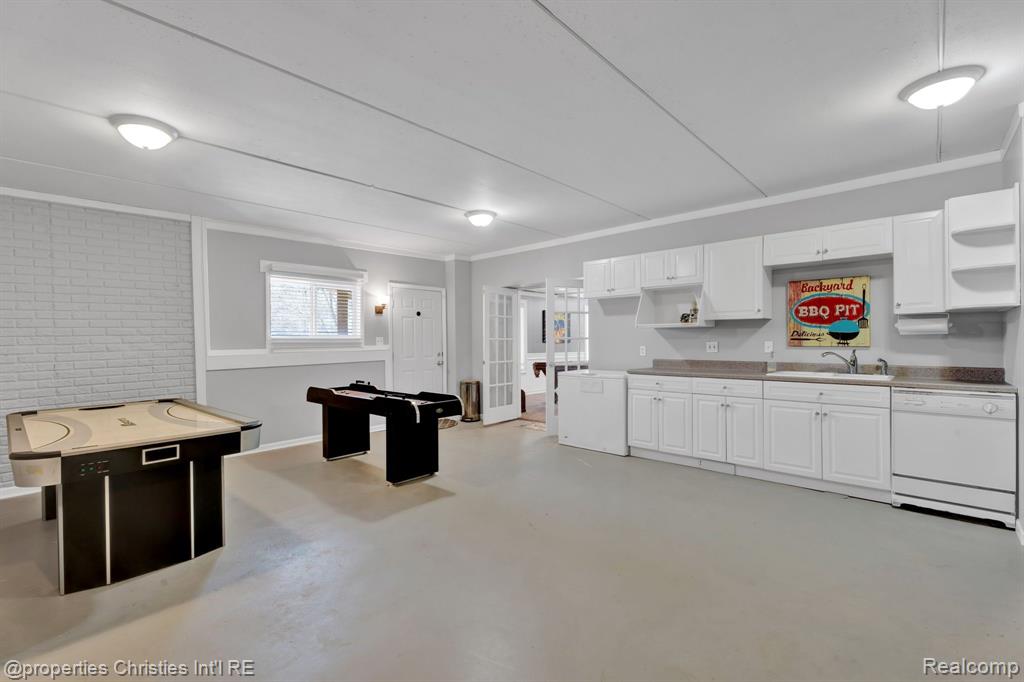 815 AMBERWOOD Street, Auburn Hills, MI 48326 — Photo 35