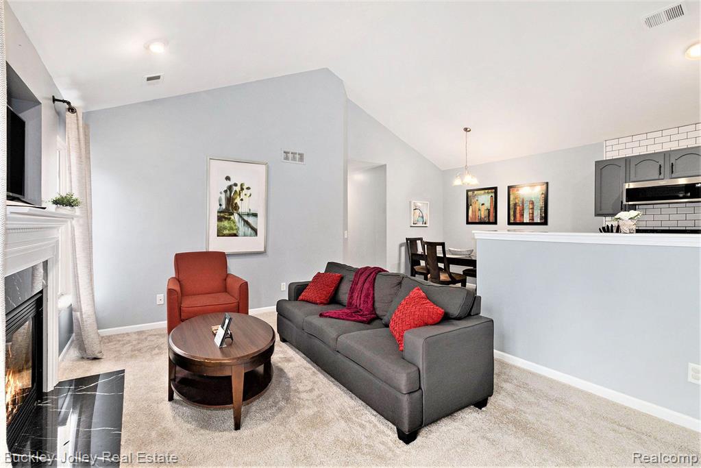 740 OLDE ENGLISH Circle, Howell, MI 48855 — Photo 14