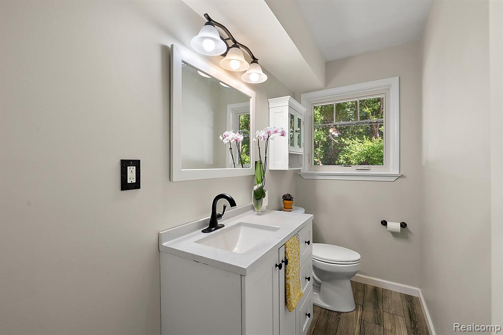 8110 W CIRCLE Drive, Clarkston, MI 48348 — Photo 18