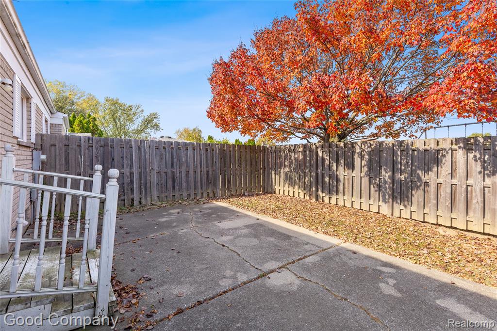 22048 Hampton Court, Woodhaven, MI 48183 — Photo 31