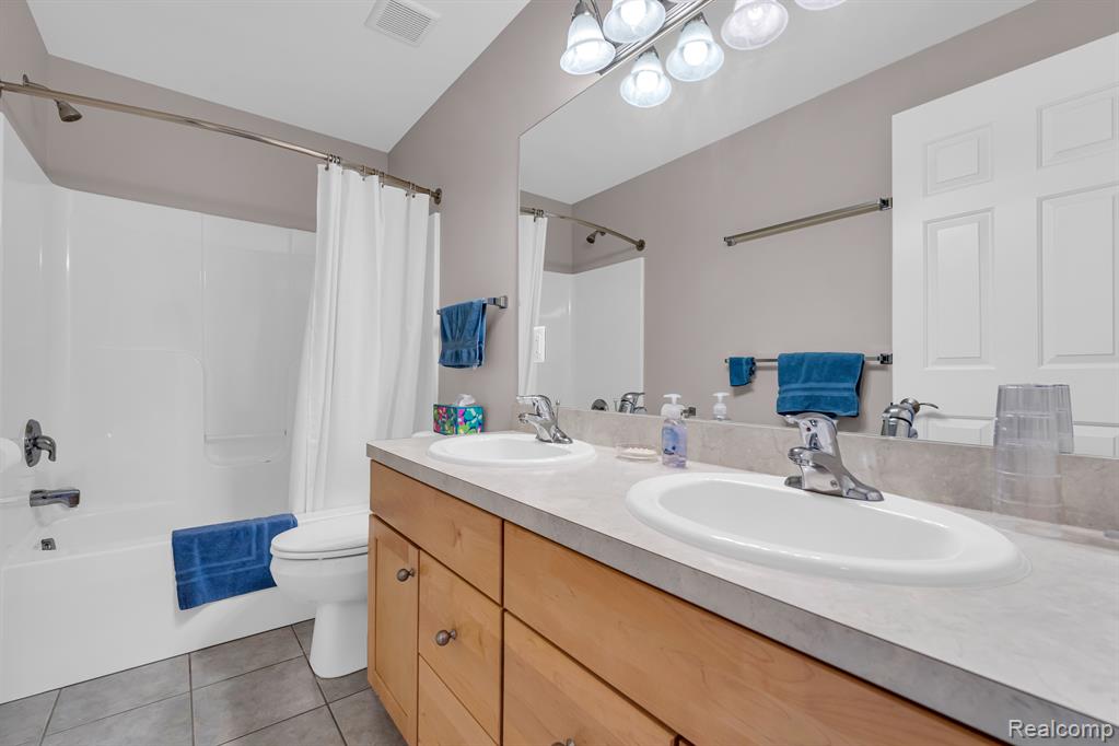 620 FAIRWAYS Lane, Chelsea, MI 48118 — Photo 34