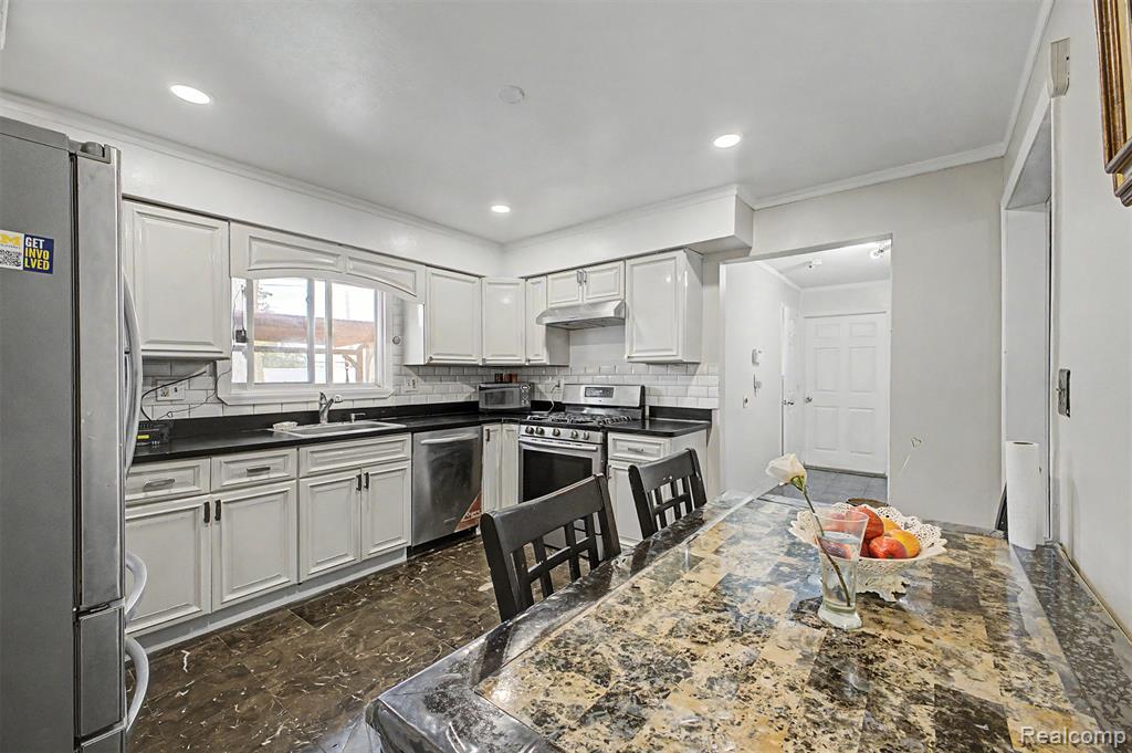 8650 Whitlock Avenue, Dearborn, MI 48126 — Photo 10
