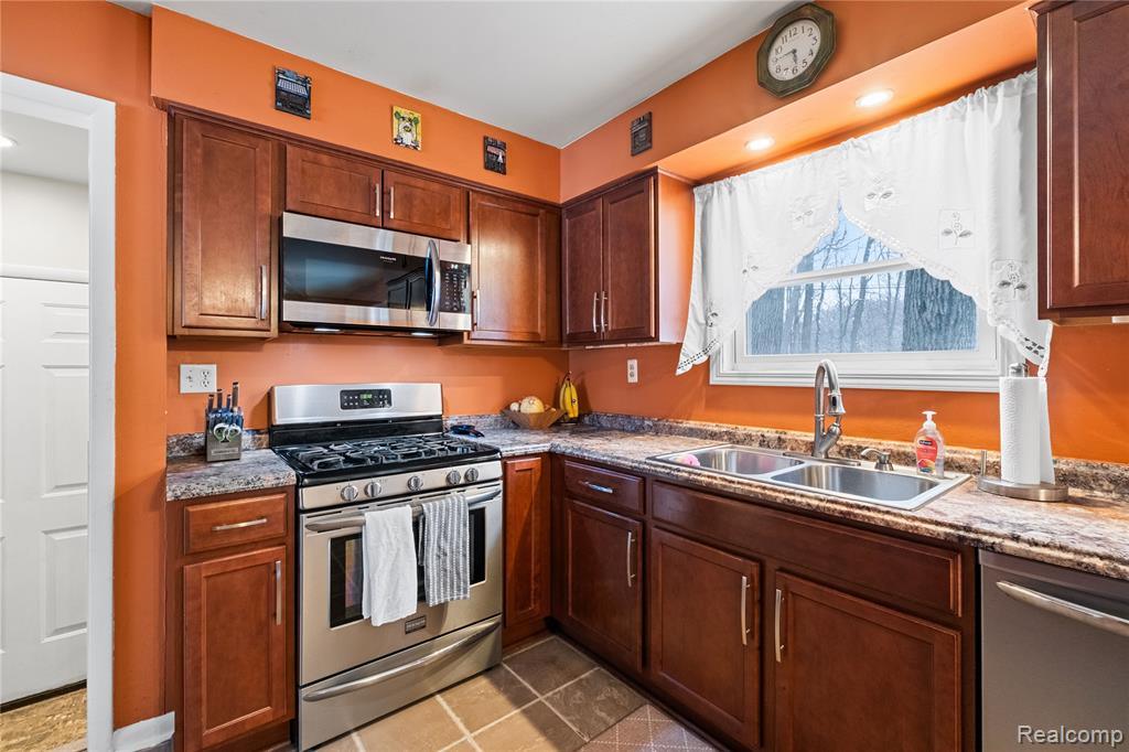 5050 Eagle Road, White Lake, MI 48383 — Photo 11