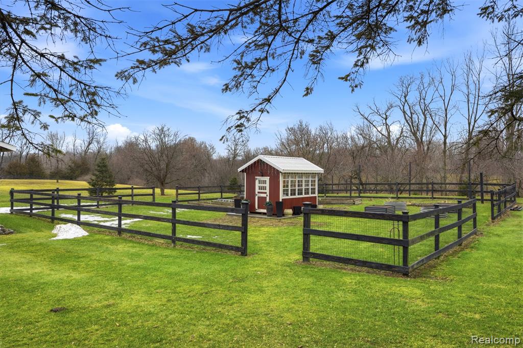 7400 Dutch Road, Goodrich Vlg, MI — Photo 46
