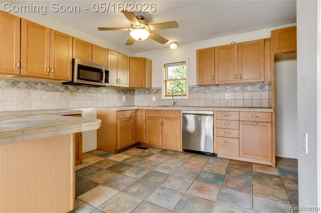 5410 Rushmore Pass, Grand Blanc, MI 48439 — Photo 13