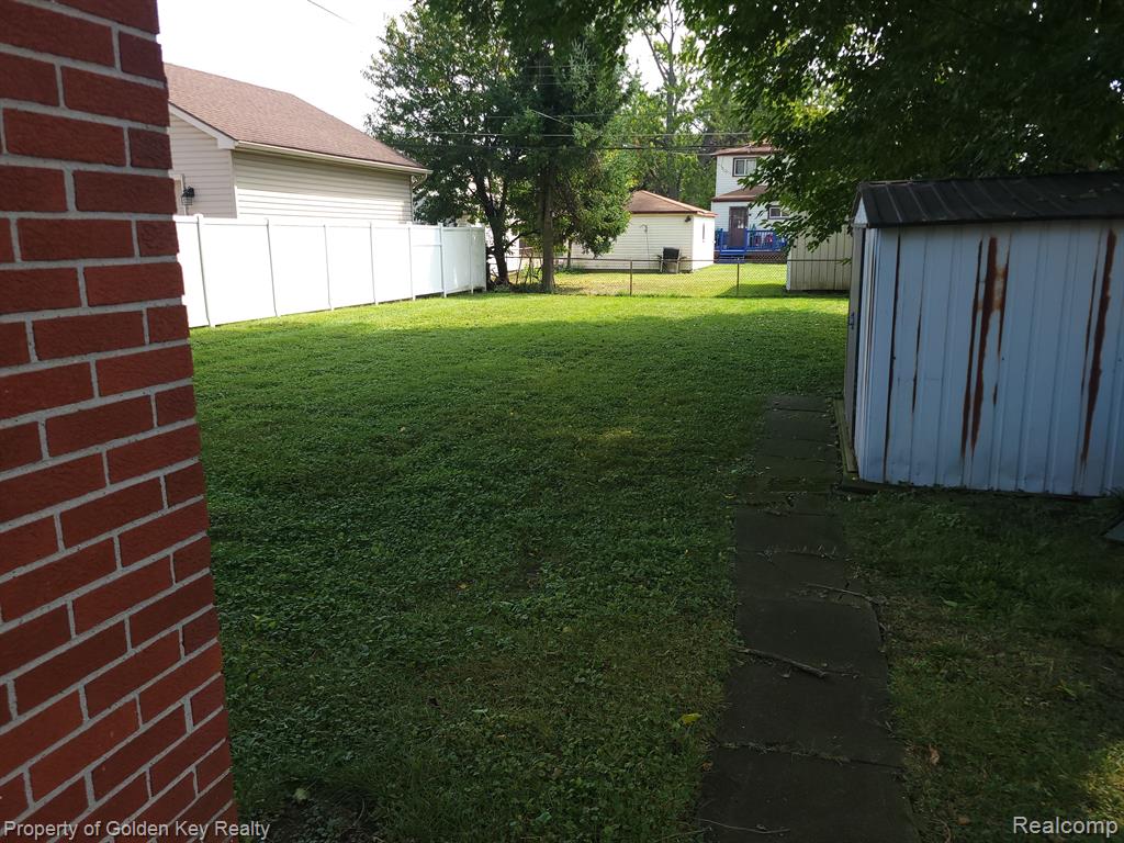 4921 GERTRUDE Street, Dearborn Heights, MI 48125 — Photo 4