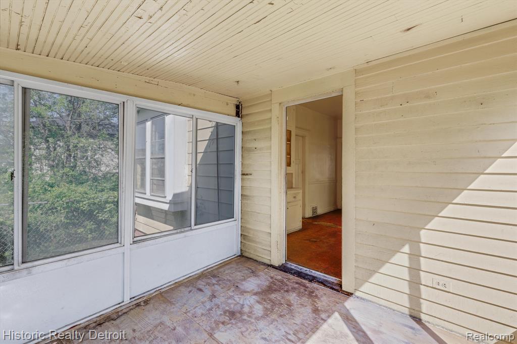923 CALVERT Street, Detroit, MI 48202 — Photo 13