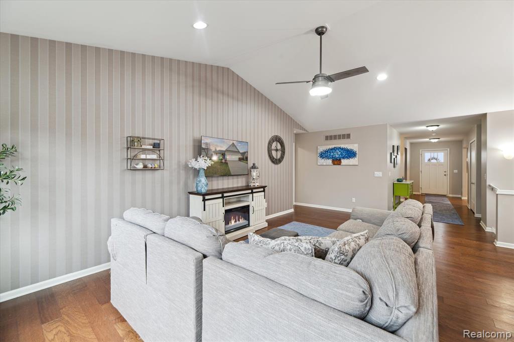 1115 PADDOCK Drive, South Lyon, MI 48178 — Photo 19
