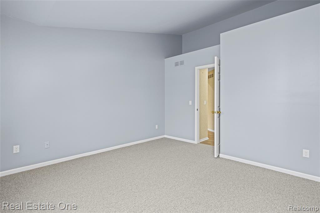 7332 Meadowridge Circle, West Bloomfield, MI — Photo 25