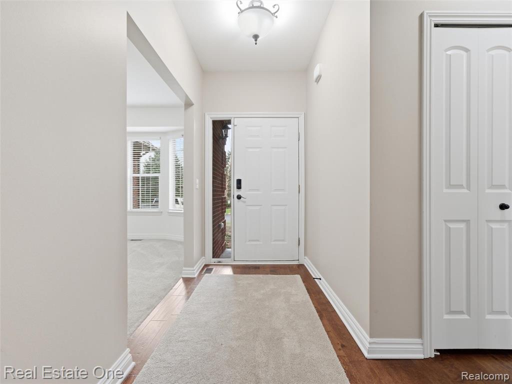 9572 Kingsway Circle, Clarkston, MI 48348 — Photo 6