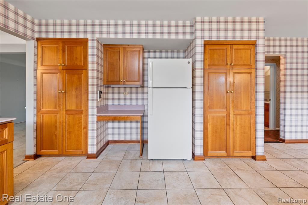 25574 Wilson Drive, Dearborn Heights, MI 48127 — Photo 20