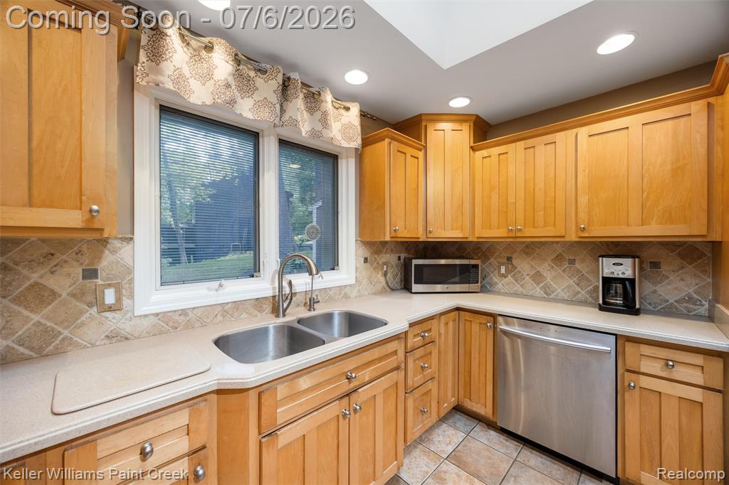 7148 Deerhill Drive, Clarkston, MI — Photo 11