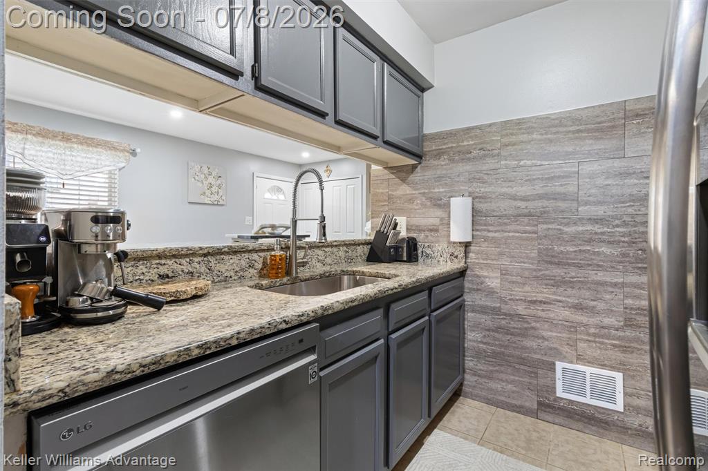 8948 Shawn Drive, Sterling Heights, MI 48312 — Photo 9