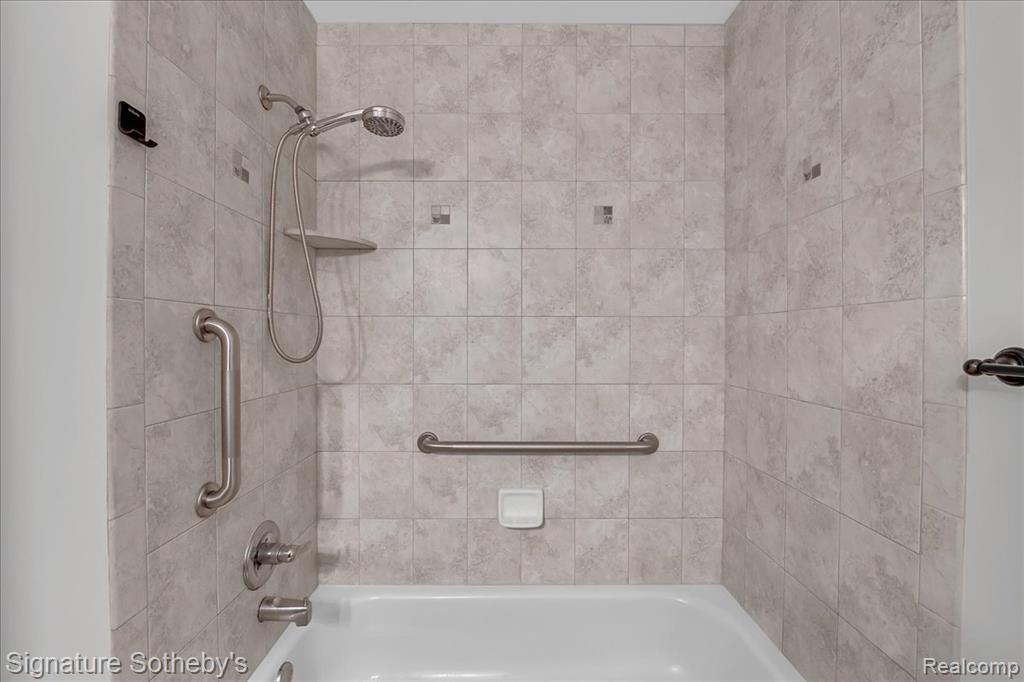 50388 Nantwich Drive, Macomb, MI 48044 — Photo 23