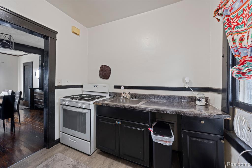 7334 WILDEMERE Street, Detroit, MI 48206 — Photo 16