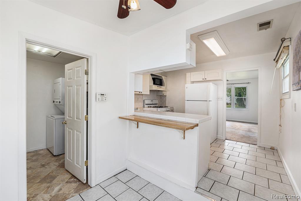 940 Mace Avenue, Madison Heights, MI 48071 — Photo 10