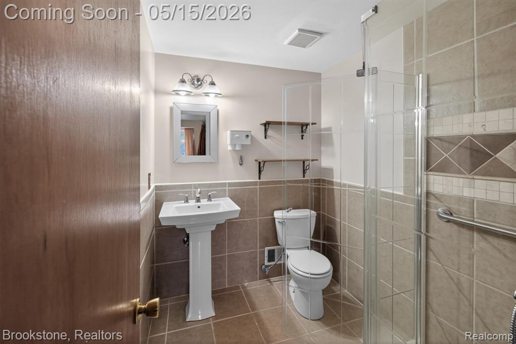 37643 Charter Oaks Boulevard, Clinton Twp, MI 48036 — Photo 16