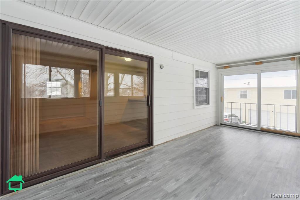 256 LAKE VILLAGE Drive, Walled Lake, MI 48390 — Photo 19