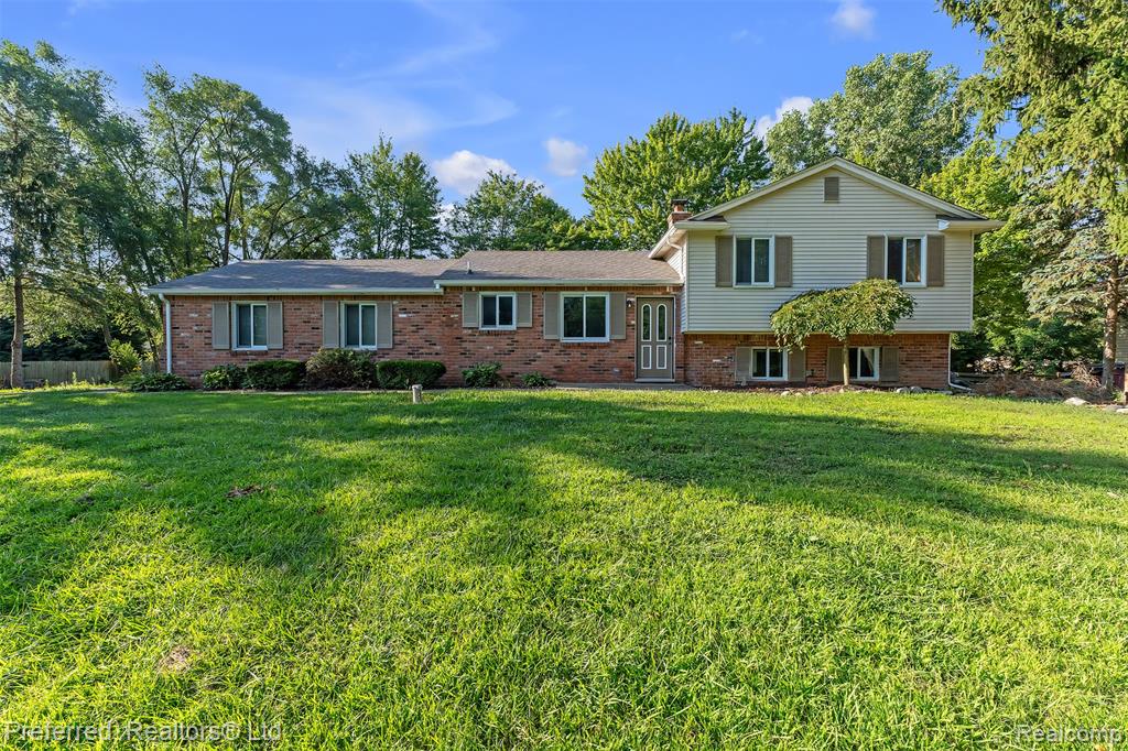 9366 Wild Oaks Circle, South Lyon, MI 48178 — Photo 2