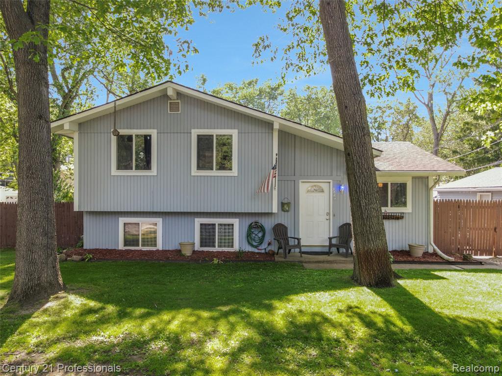 9664 Listeria Street, Commerce Twp, MI 48382 — front exterior