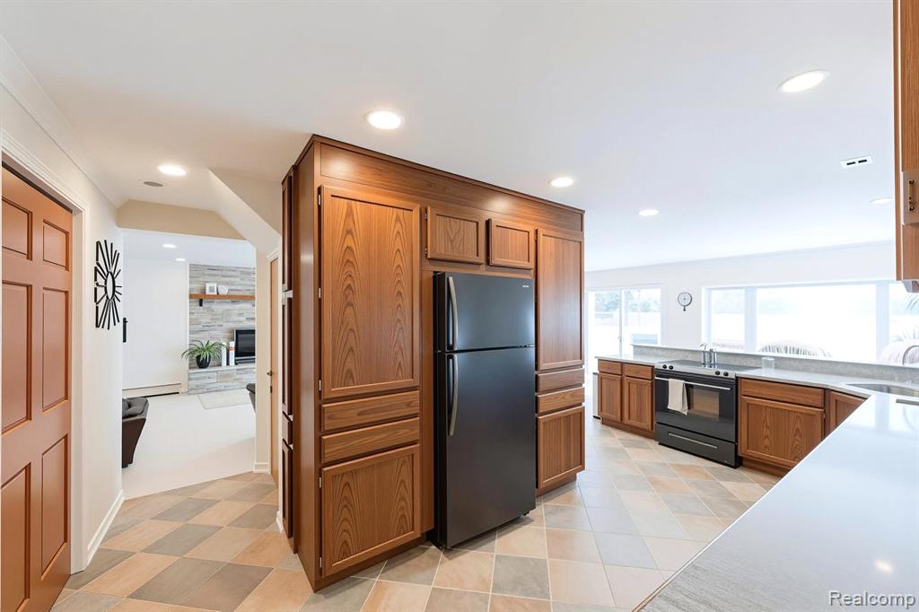 9619 Portage Lake Avenue, Pinckney, MI 48169 — Photo 9
