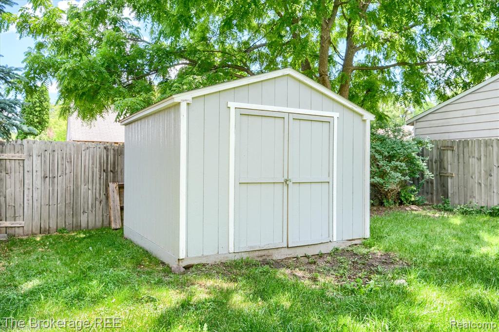 1314 Carman Street, Burton, MI 48529 — Photo 38