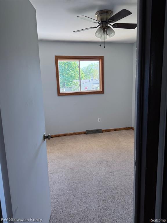 7218 Garvin Terrace, Waterford, MI 48329 — Photo 32