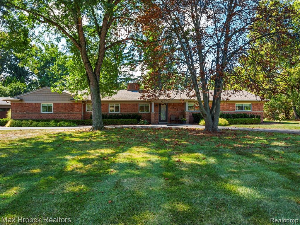 4740 Burnley Drive, Bloomfield Hills, MI 48304 — Photo 2