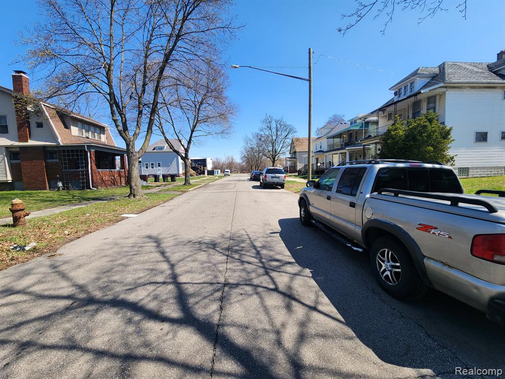 583 Leicester Court, Detroit, MI 48202 — Photo 2