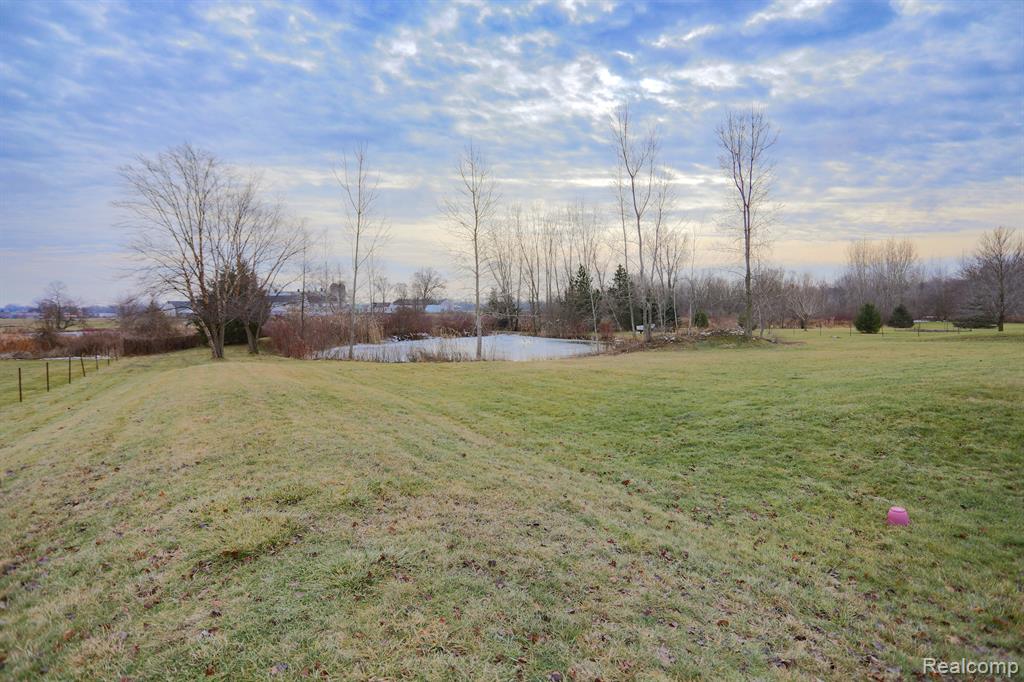 7058 OLDE FARM Trail, Almont, MI 48003 — Photo 12