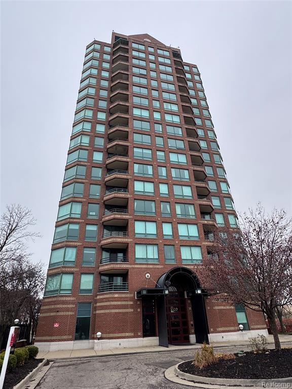 3320 Spinnaker Lane, 18C, Detroit, MI 48207 — front exterior