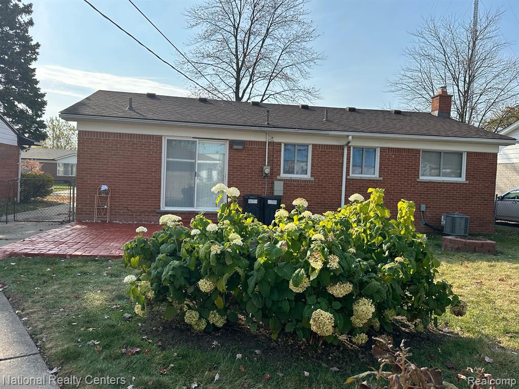 10666 N OAK Drive, Ferndale, MI 48220 — Photo 21