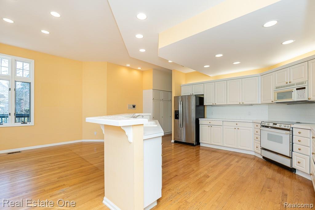 5181 Stonehenge Drive, Rochester, MI 48306 — Photo 15