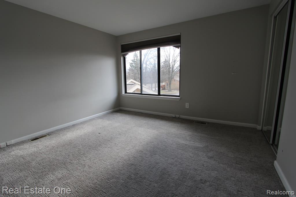 7404 PEBBLE POINT, West Bloomfield, MI — Photo 19