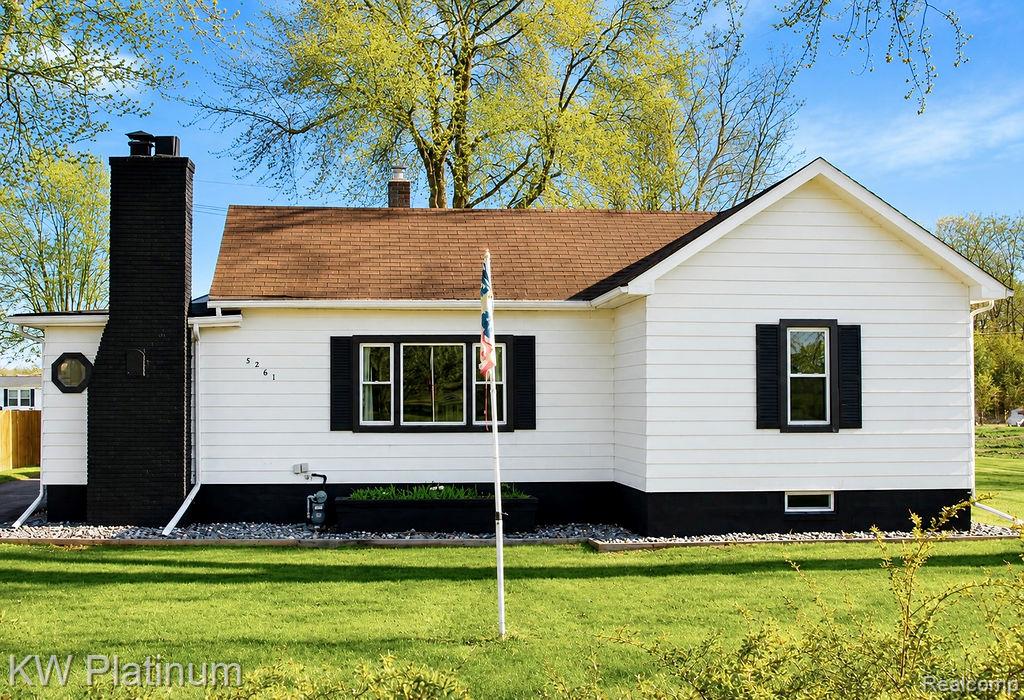 3261 Keewahdin Road, Fort Gratiot, MI 48059