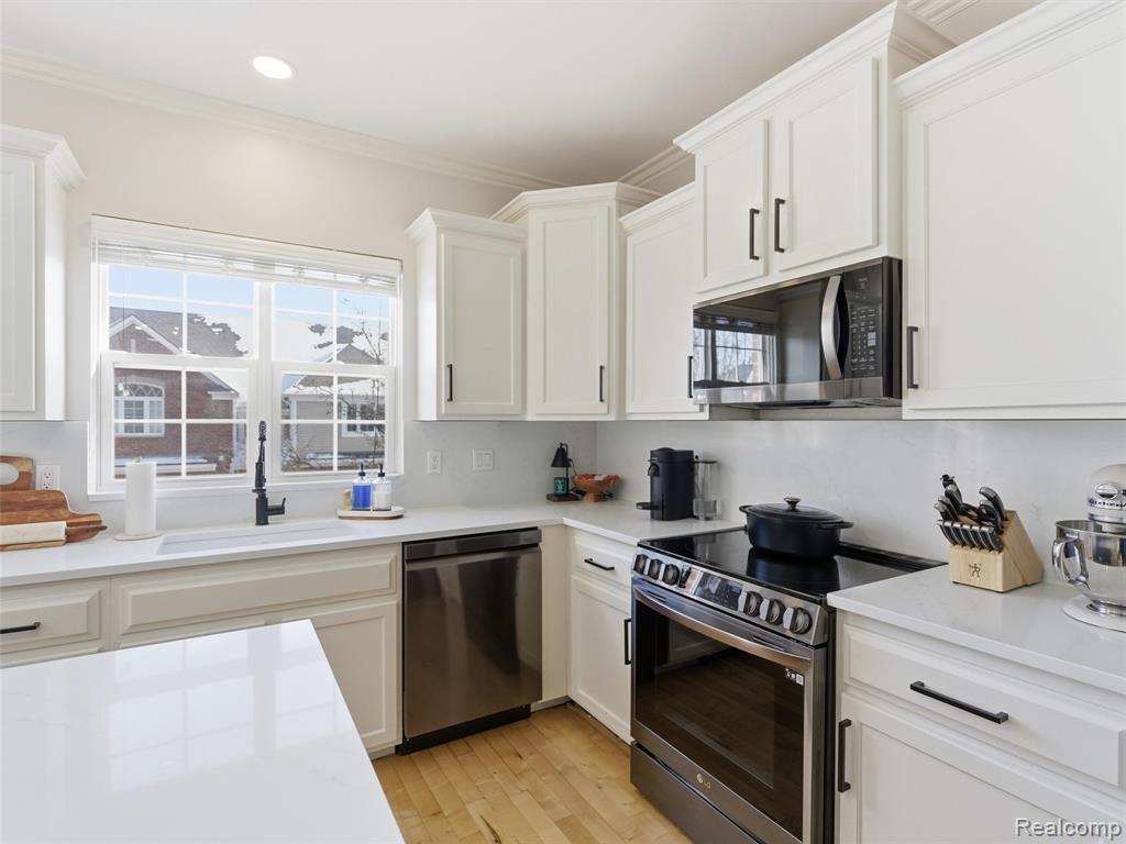 6073 Windemere Lane, Utica, MI 48316 — Photo 14